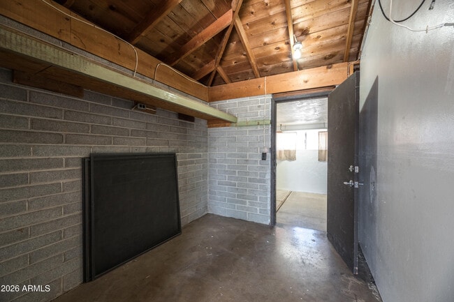 Building Photo - 8520 E Roma Ave