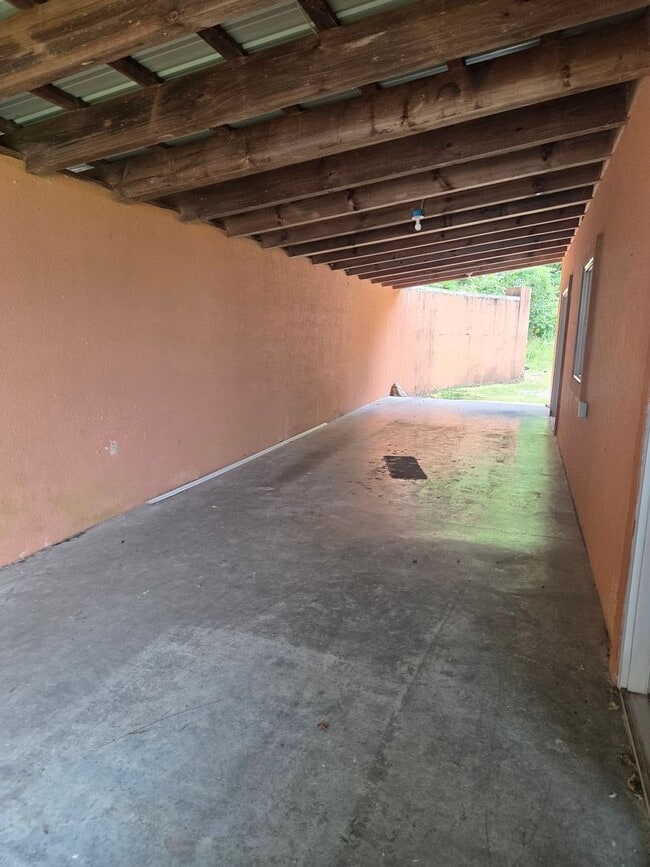 Building Photo - 1 bedroom 1 bath studio apartment