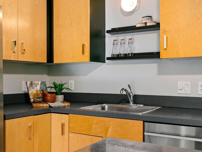 Building Photo - Historic Chown Pella Building - east facing Pearl District loft w/parking & storage