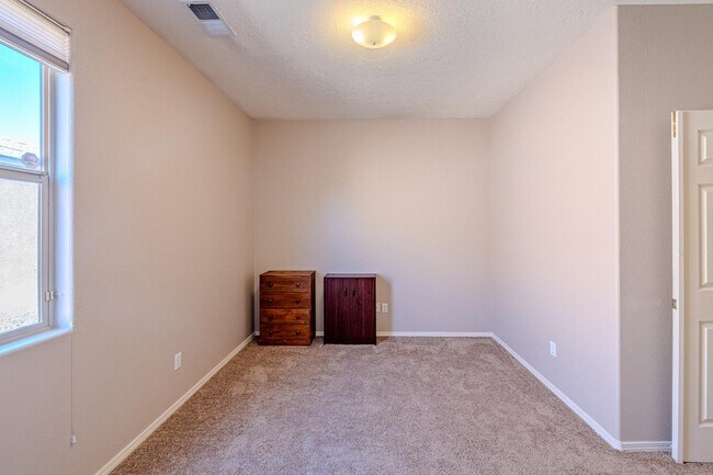 Building Photo - 1124 Calle Corvo NE