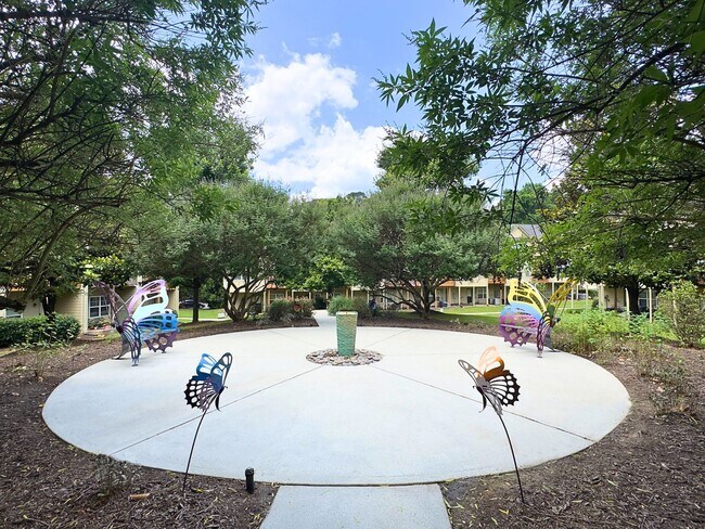 Building Photo - 3 bedroom 3 bath  Townhouse in Cobblestone...