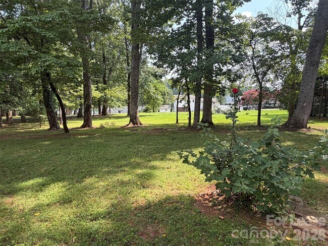 Building Photo - 8112 Blackwood Rd