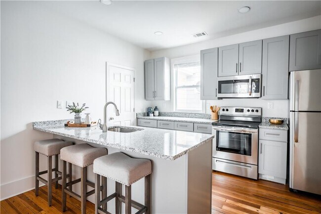 Building Photo - 1359 Finley St NE