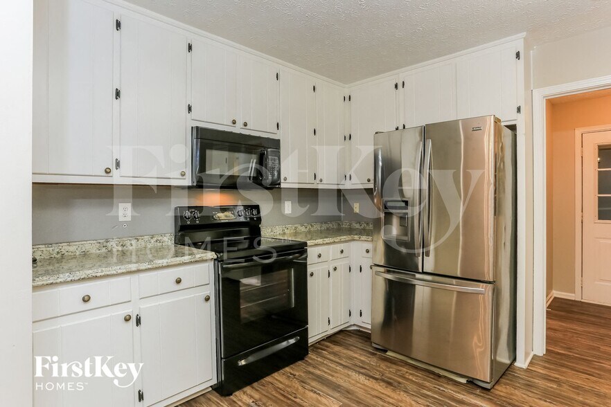 Building Photo - 1999 Bullock Trail