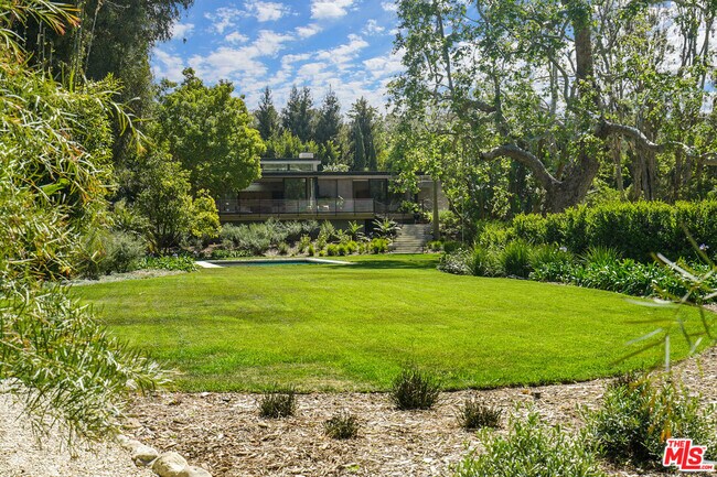 Building Photo - 6254 Busch Dr