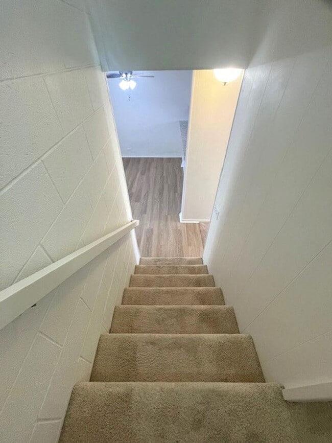 Building Photo - 4 bed/ 2 bath Townhome in Makakilo, Utilit...