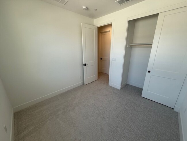 Building Photo - Brand New Townhome in Moonstone Community ...