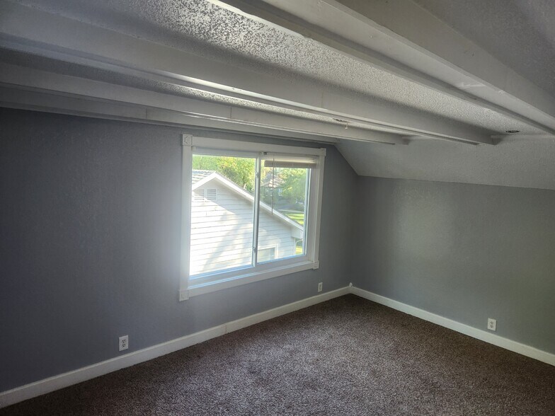 Building Photo - 5928 Fontana St