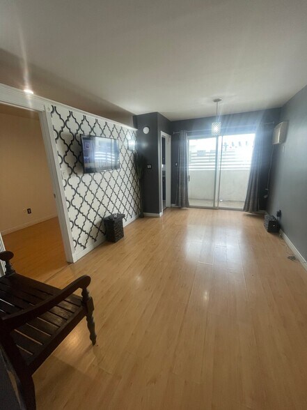Building Photo - 960 Larrabee St