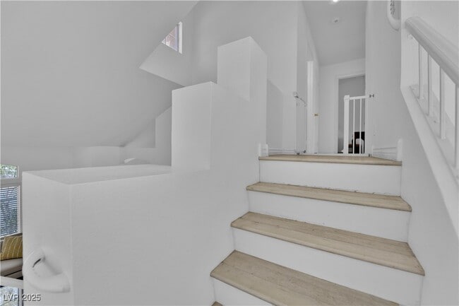 Building Photo - 2128 Desert Pines St