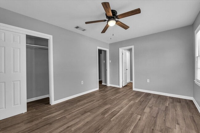 Building Photo - 1325 Sunset St