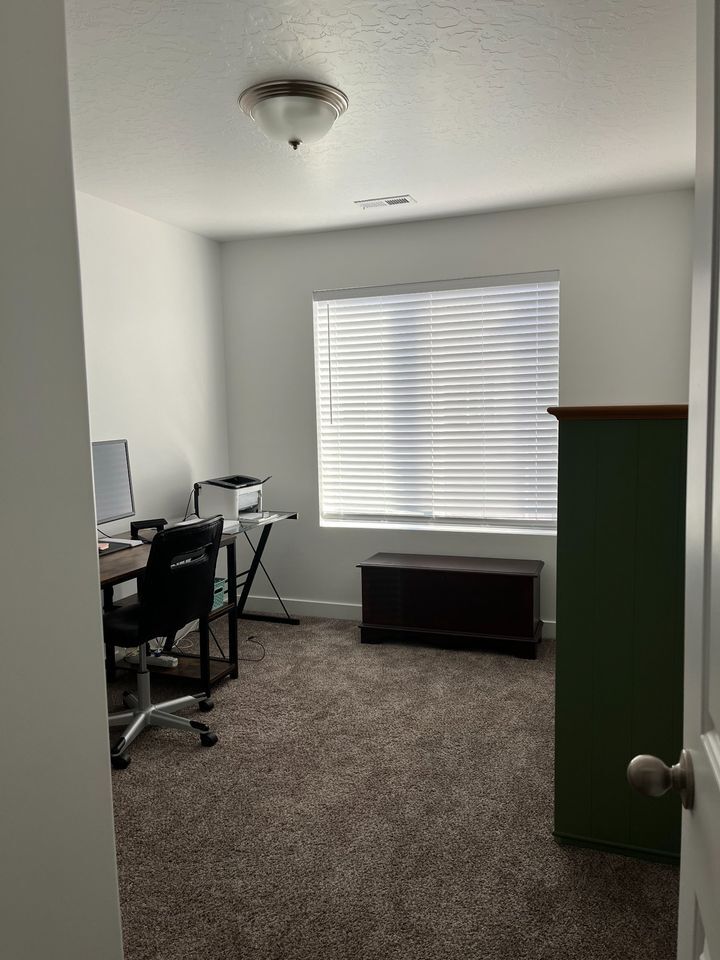 Building Photo - 1112 E Hatch Row