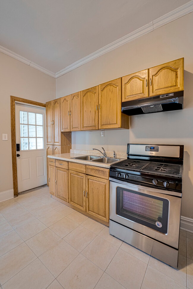 Building Photo - 373 Cedar St