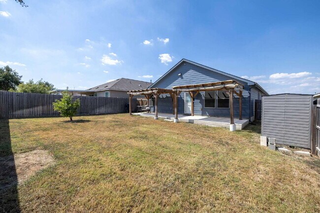 Building Photo - Spacious 4-Bedroom Gem in Schertz