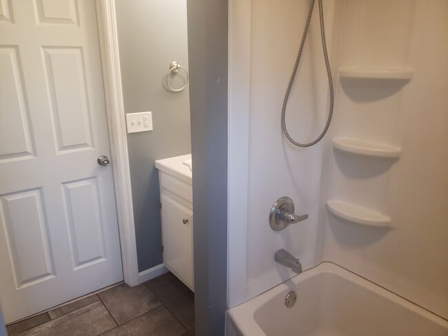 Building Photo - Rustic 1 Bedroom Single Family Home in Elizabethtown!