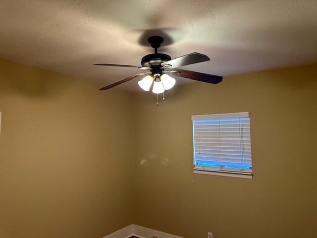 Building Photo - Modesto 3 Bedroom 2 Bathroom Home.