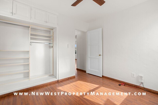 Building Photo - Recently Renovated University Heights 2 Bed 1 Bath with 2 off-street parking spaces! Pet OK!