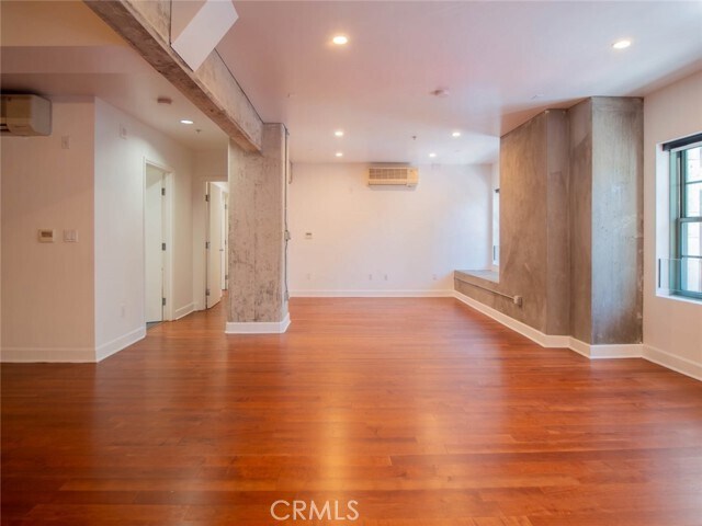 Building Photo - 416 S Spring St