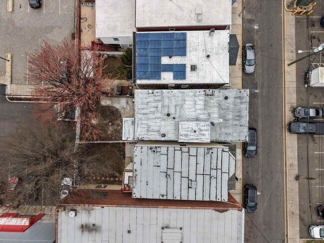 Building Photo - 1111 53rd St