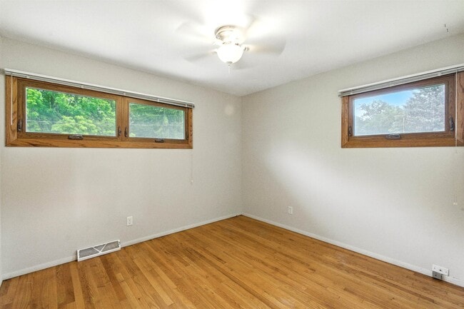 Building Photo - 438 Falcon Cir