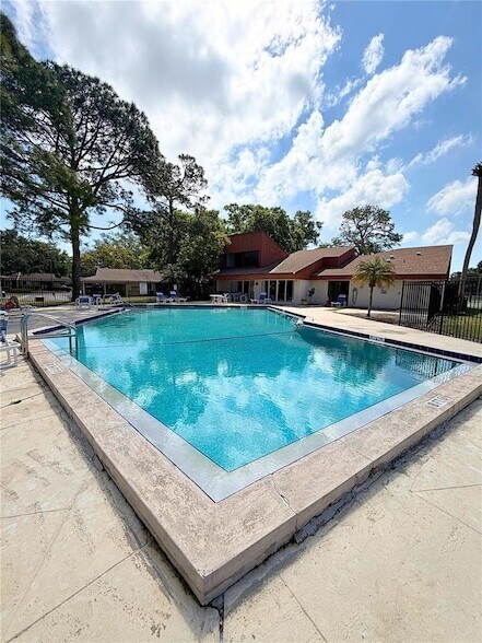 Building Photo - 2074 Sunset Point Rd
