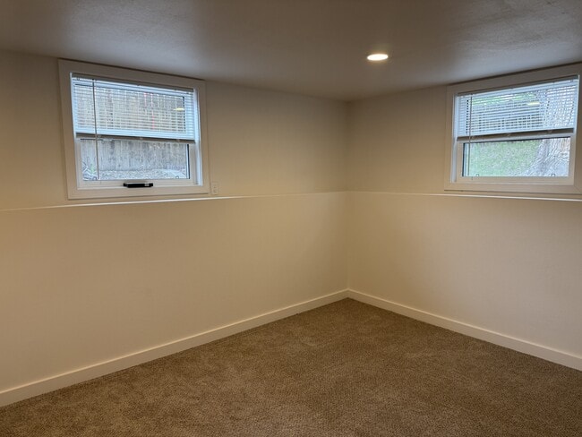 Building Photo - 3103 Stinson Ave