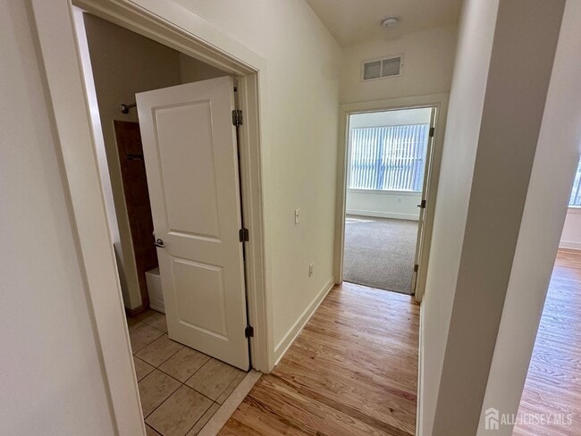 Building Photo - 101 Roosevelt Ave