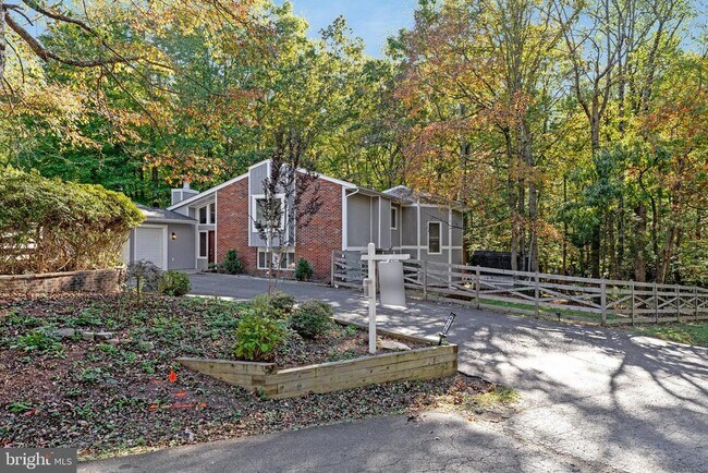 Building Photo - 8115 King Arthurs Ct