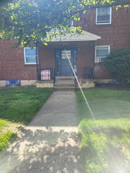 Building Photo - 100 E Park Ave