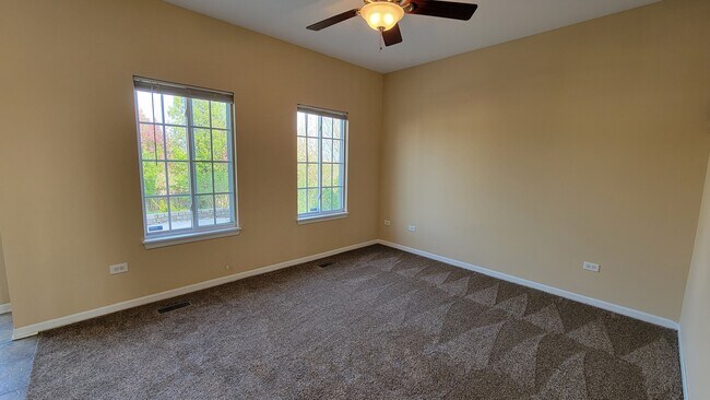Building Photo - 1426 Dahlgren Ln