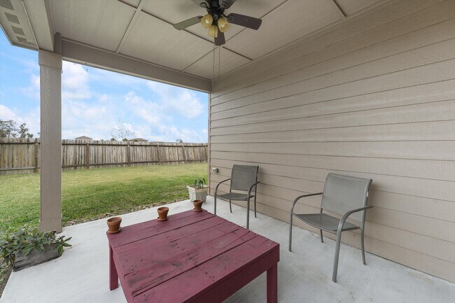 Building Photo - Beautiful Texas City Home in Seacrest Subdivsion