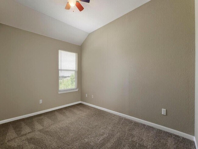 Building Photo - 1412 Briar Hill Dr