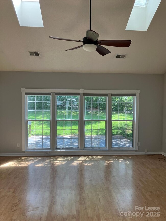 Building Photo - 7525 Montrachet Ln