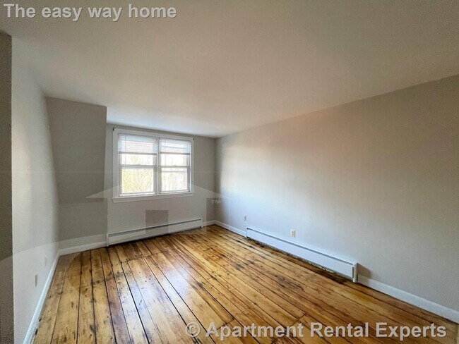 Building Photo - 14 Chestnut St