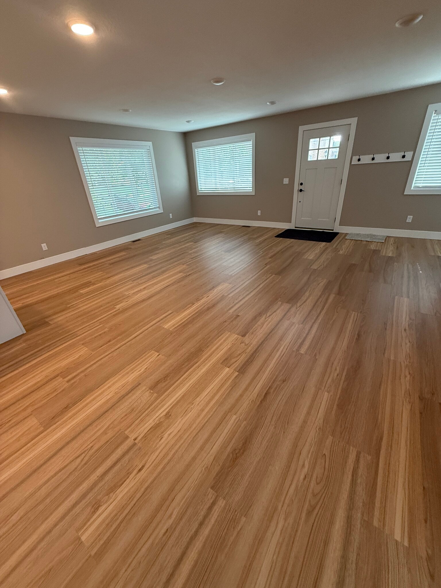 Living space - 84 Cleveland Ave N