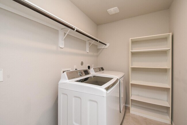 Building Photo - 4602 Tuscan Lily Dr