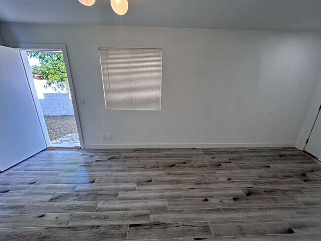 Building Photo - 1 MONTH FREE RENT! Scottsdale/Tempe Beautifully Remodeled 3 bed 2 bath with Yard!