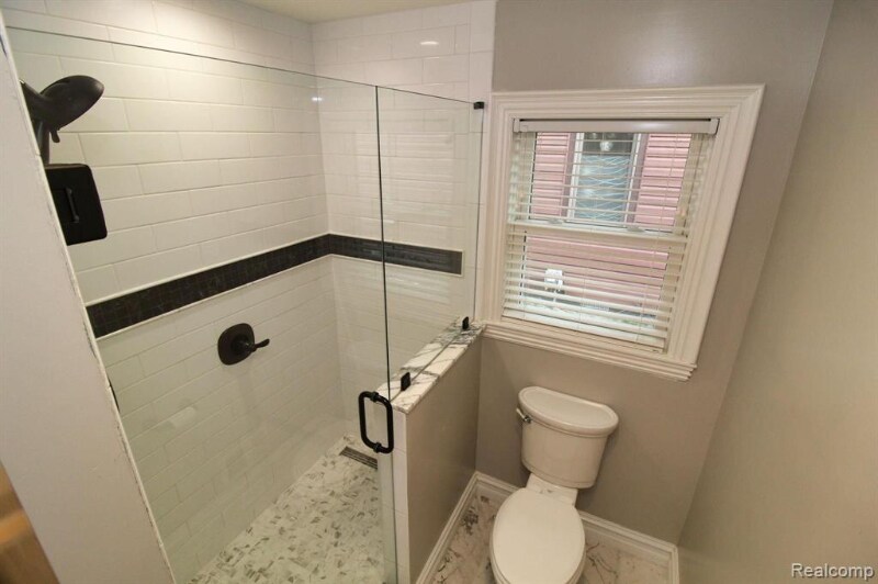 Building Photo - 37752 Huron Pointe Dr