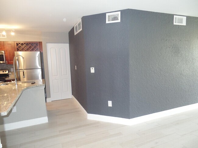Building Photo - 2851 N Oakland Forest Dr