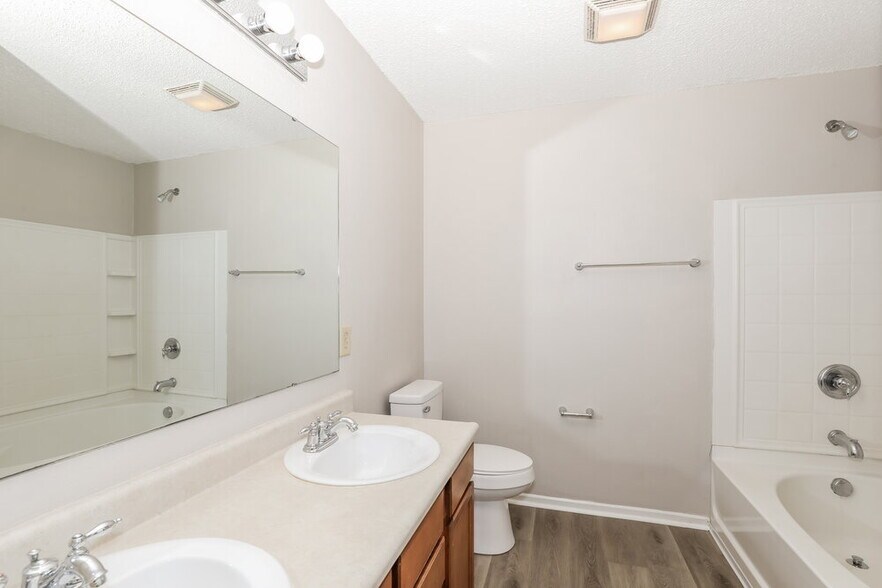 Building Photo - 15459 Border Dr