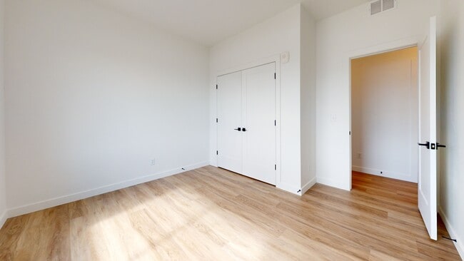 Building Photo - 1322 S Sawmill Blvd