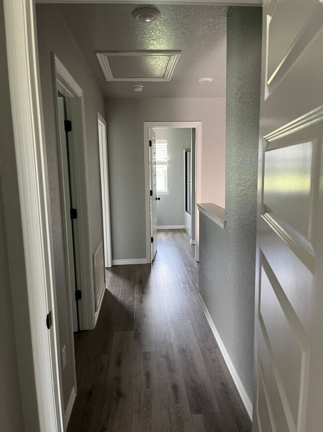 Building Photo - COX-NORTHRIDGE DRIVE TOWNHOMES