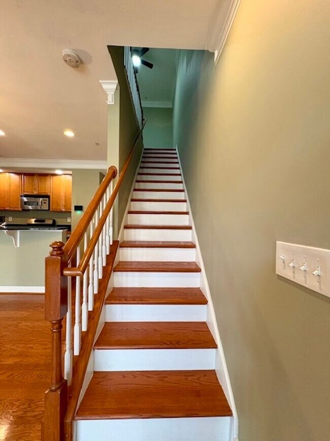 Building Photo - 645 Whetstone Glen St