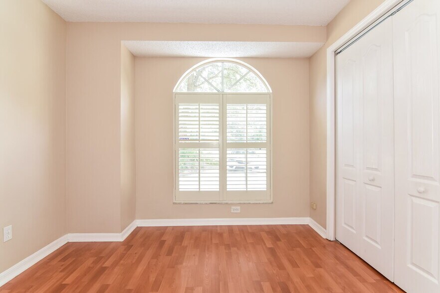 Building Photo - 23033 Clearwater Pl