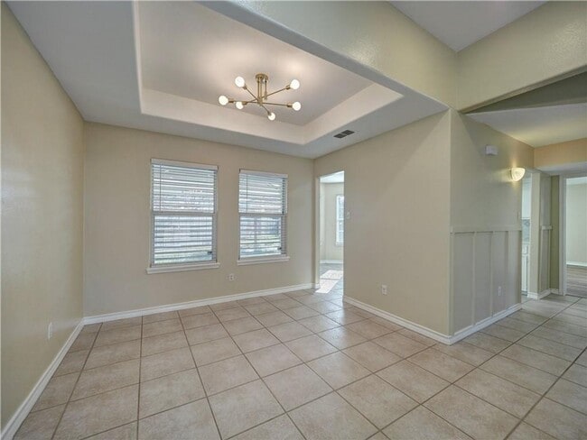 Building Photo - 3 bedroom 3 bath house