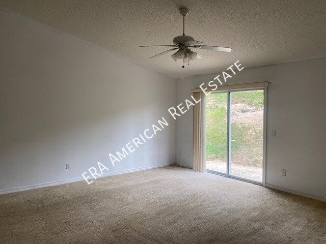 Building Photo - 1324 Jeffrine Dr