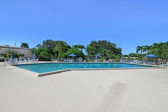 Building Photo - 18730 Stewart Cir