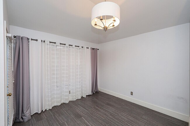 Building Photo - 1222 Longhorn Dr