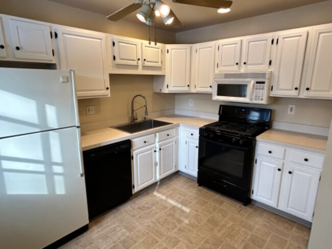 Building Photo - 2104 Dogoon Dr