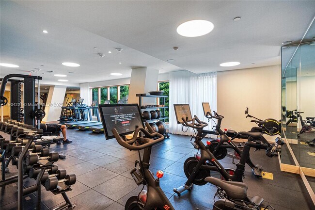 Building Photo - 2678 Tigertail Ave